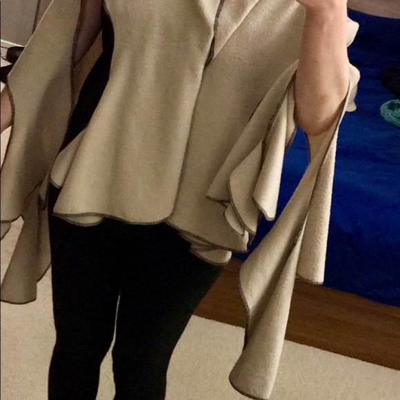 Minerva’s Antennae soft shall wrap in cream - Picture 7 of 7